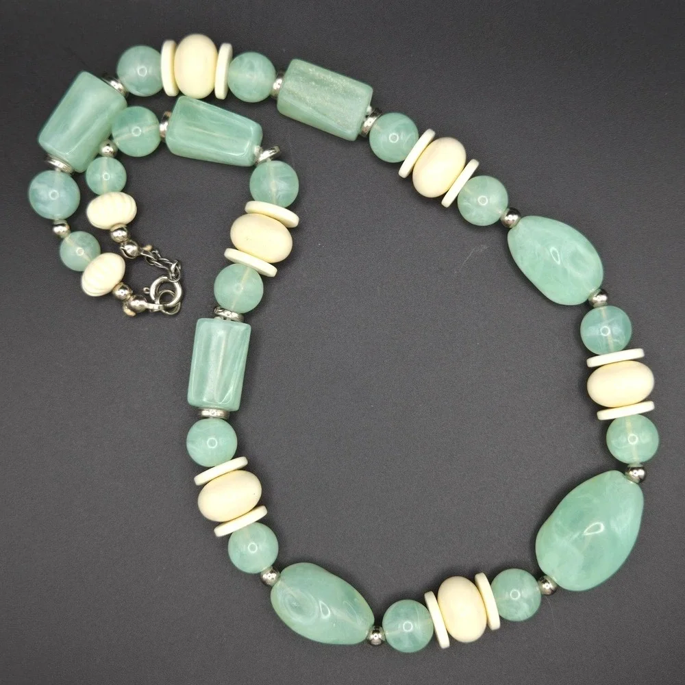 1960s Mod Chunky Beaded Necklace Marbled UV Glow Vintage Plastic 18